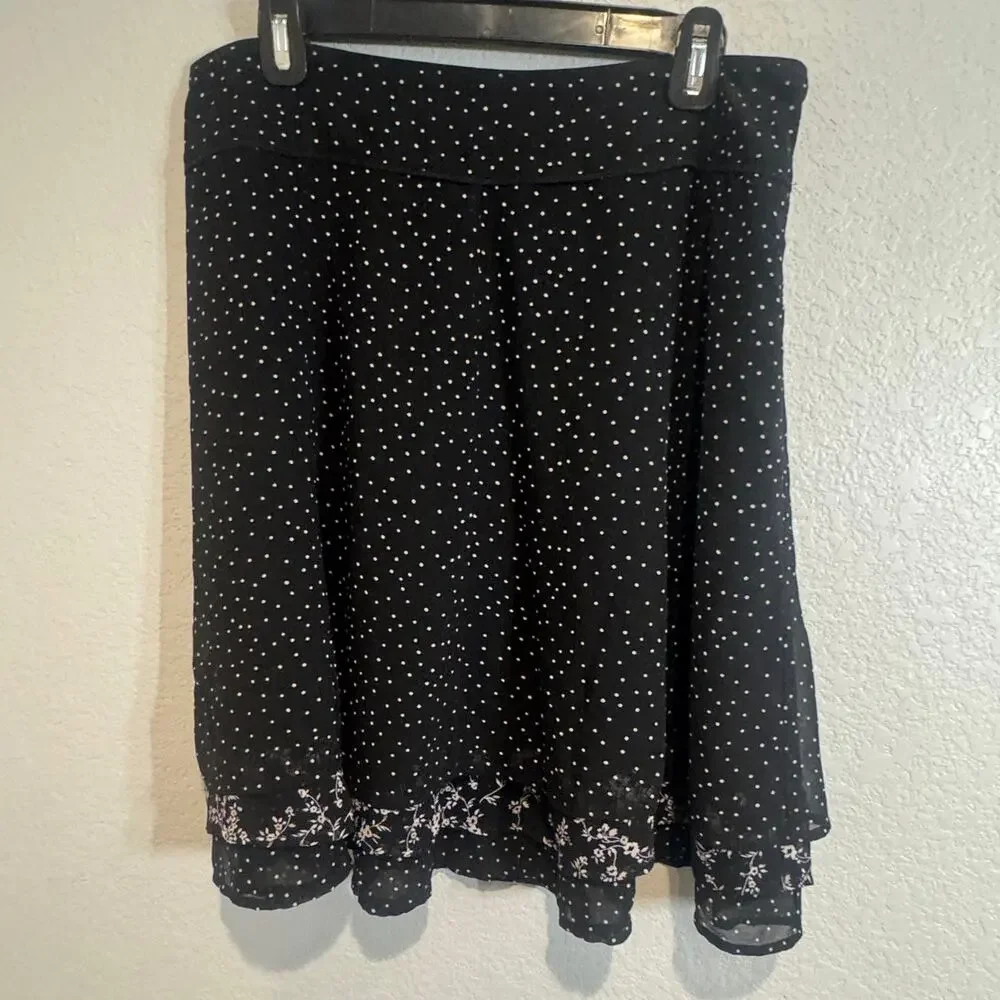 White House Black Market skirt 10 black & white polka dots tiered light‎ weight